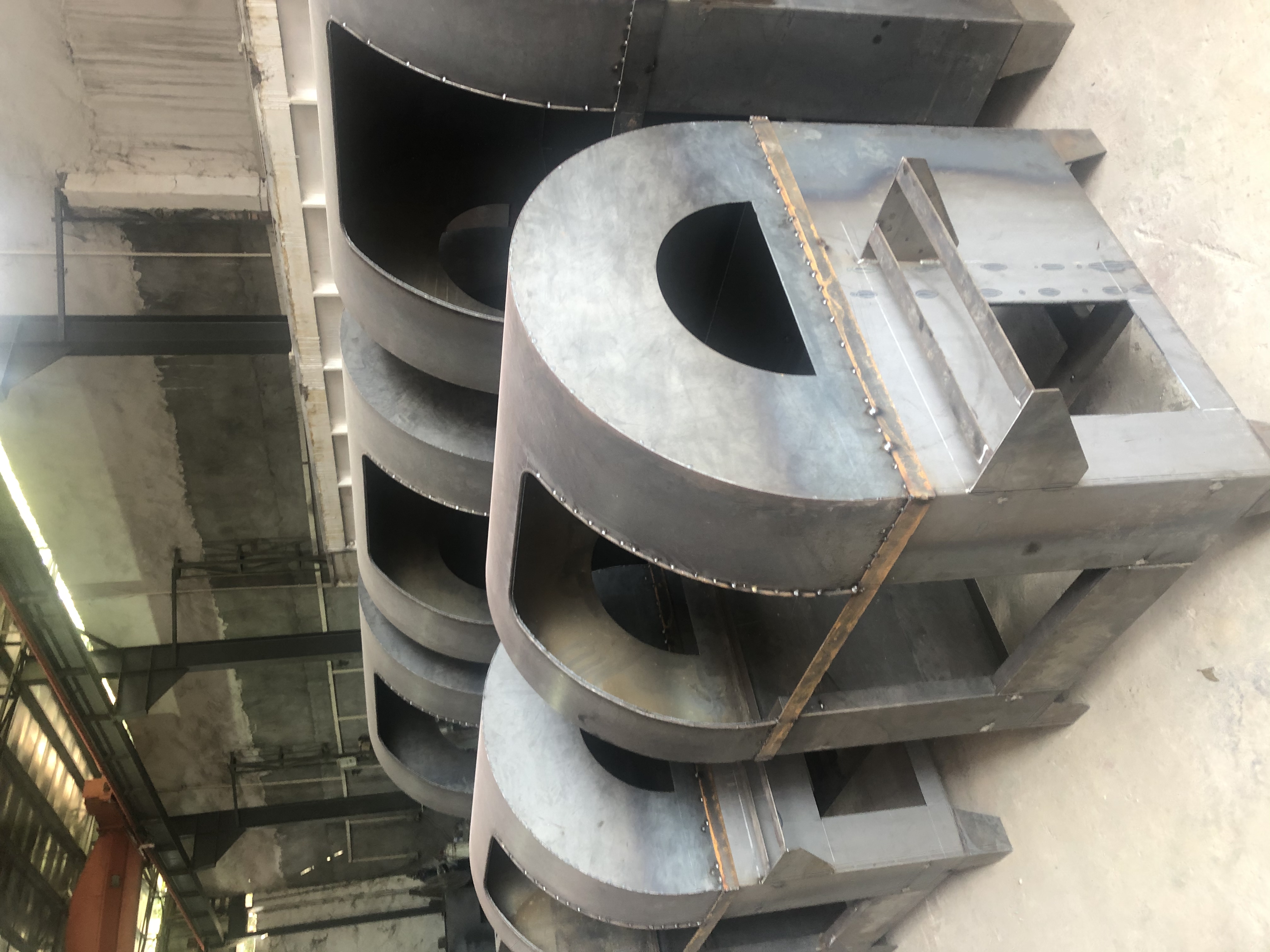 高速離心研磨機(jī)成品車(chē)間半